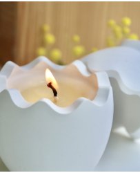 Eggshell candle