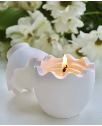 Eggshell candle