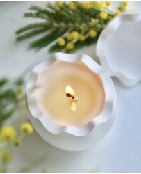 Eggshell candle