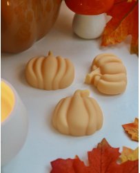 Set of 3 pumpkin-shaped scented melts