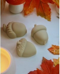 Set of 3 scented acorn-shaped melts