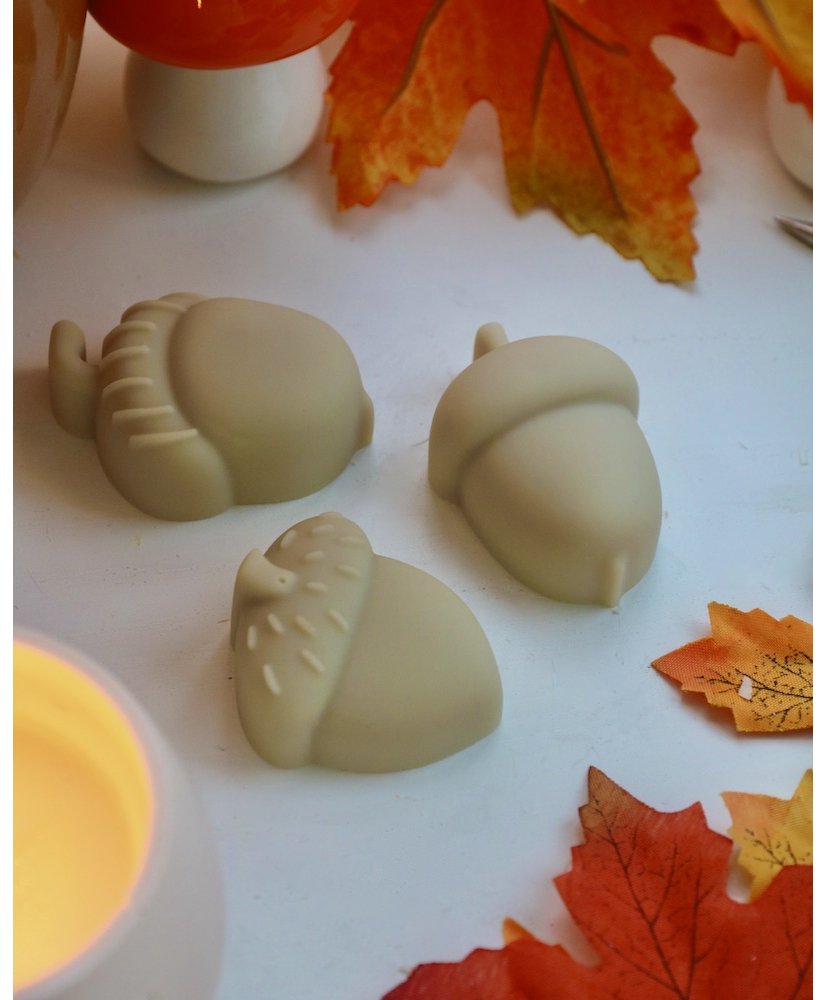 Set of 3 scented acorn-shaped melts